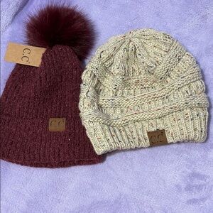 C.C women”s Maroon Knit Pom-Pom Hat set 2 ítems
